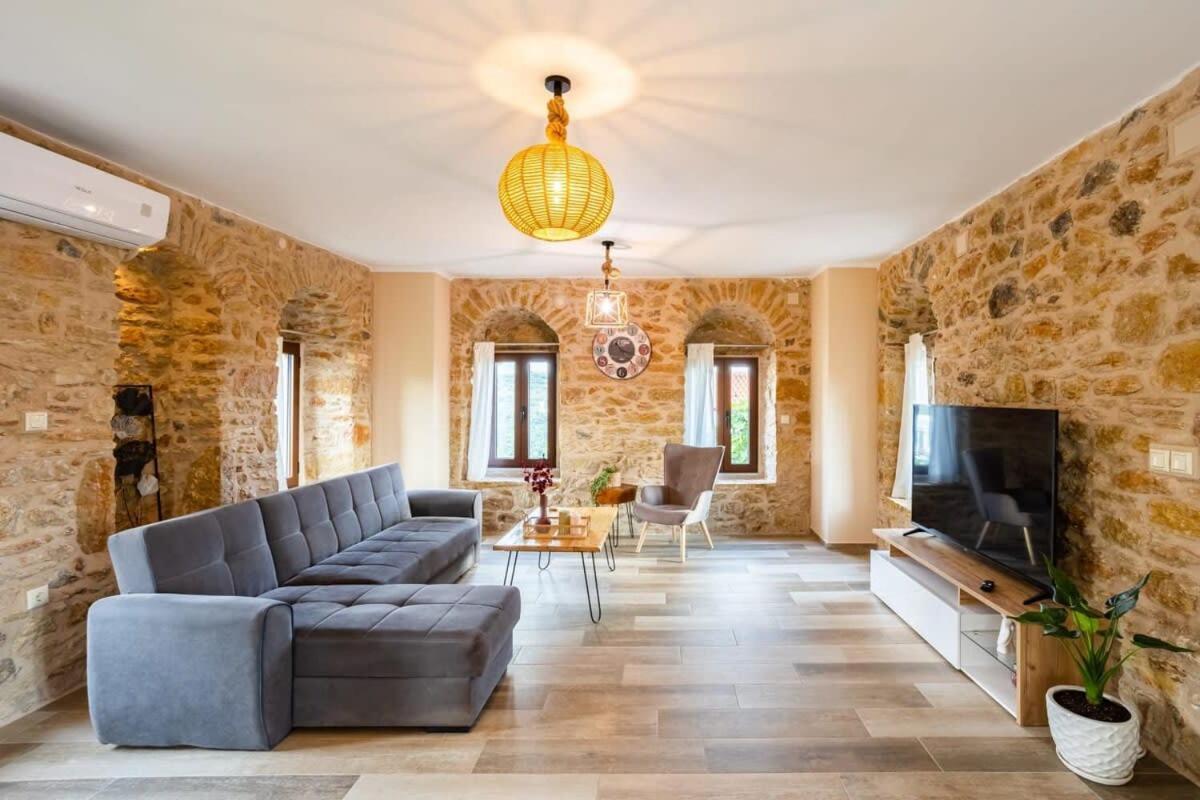 Mantineia Stone Villa-An Ethereal Getaway Megali Mantineia Exteriér fotografie